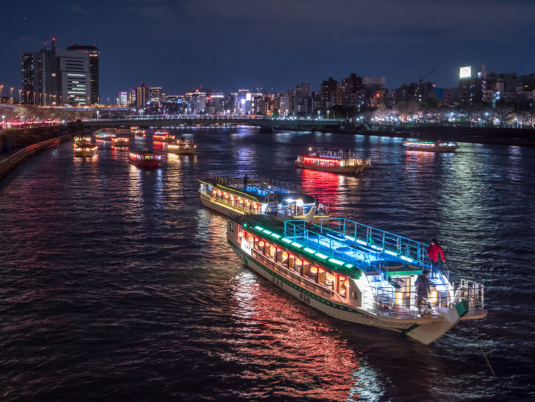 Let’s go sightseeing in Tokyo and Fukuoka by Japanese houseboat
