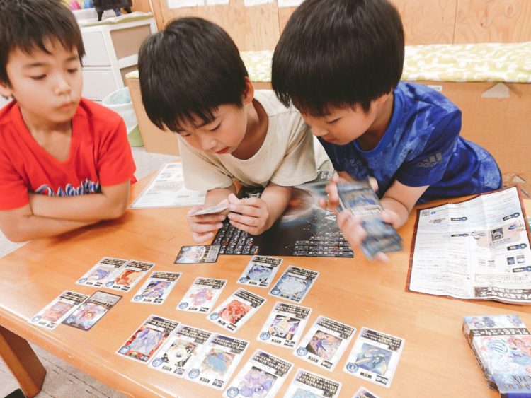 【完全保存版】アトモンとは？子どもが遊びながら化学を学べる教育カードゲーム！