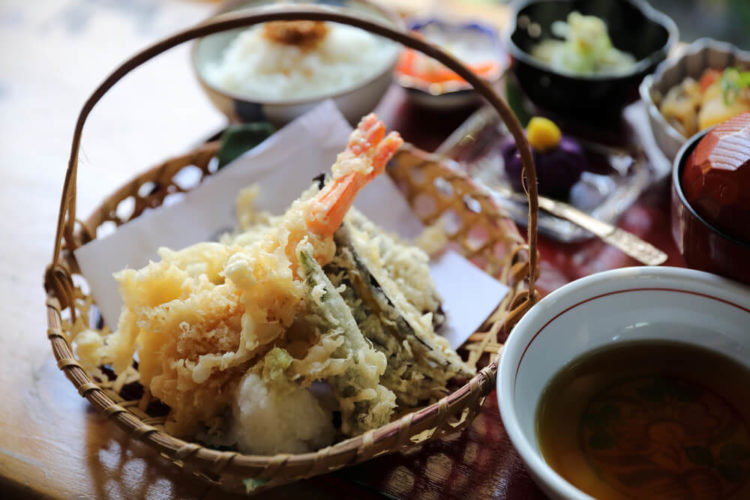 東京で美味しい天ぷらを食べるならココ！人気のお店７選【ミシュラン獲得】