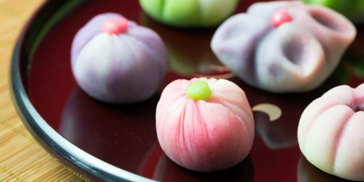 【完全保存版】まるで芸術品！歴史ある和菓子の特徴と種類をご紹介